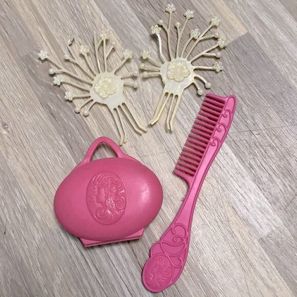 Angel face Barbie vintage doll makeup and travel comb 80s Barbie accessories - Picture 2 of 8